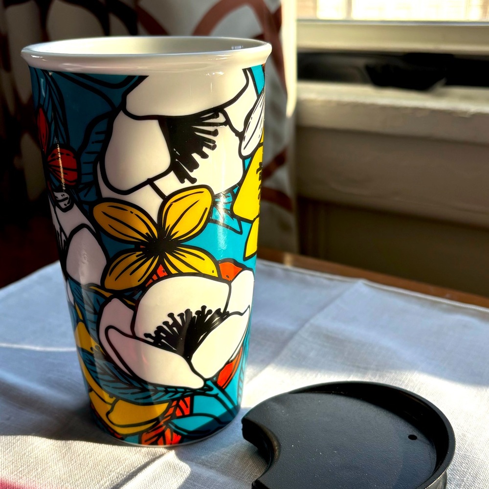 Starbucks Blue Poppy Floral Traveler Coffee Mug, pre-owned, with lid. 12fl oz
